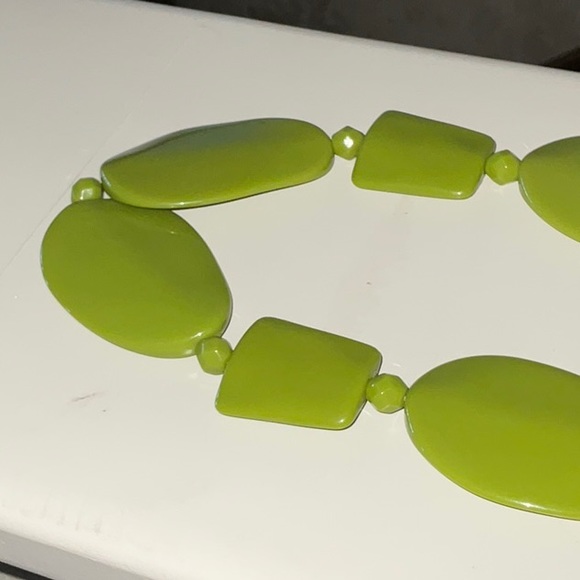 Bold Fashion Costume Necklace Geometric Shapes In A Stunning Green Shade - Picture 15 of 16